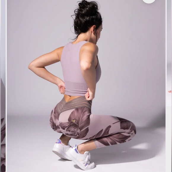 Cute Booty Lounge Taupe Floral Leggings - Picture 3 of 6